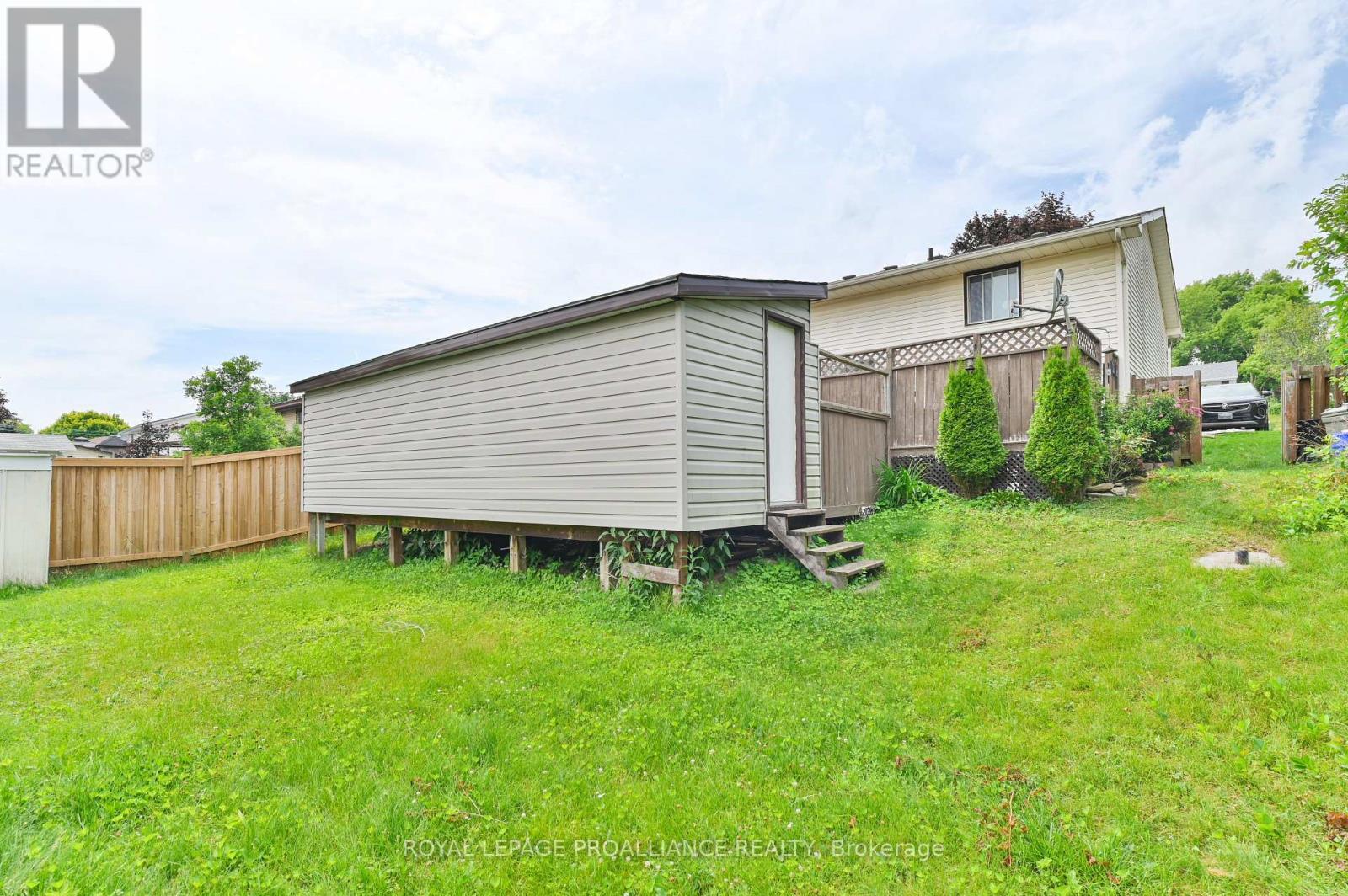 












35 VAN ALSTINE DRIVE

,
Quinte West (Trenton Ward),




Ontario
K8V6K7

