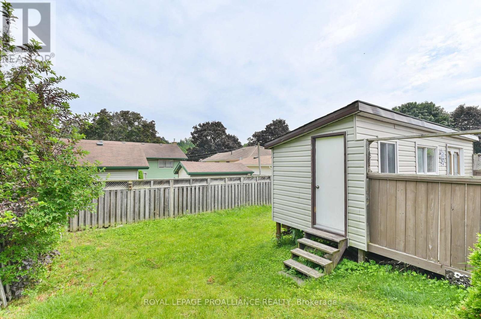 












35 VAN ALSTINE DRIVE

,
Quinte West (Trenton Ward),




Ontario
K8V6K7

