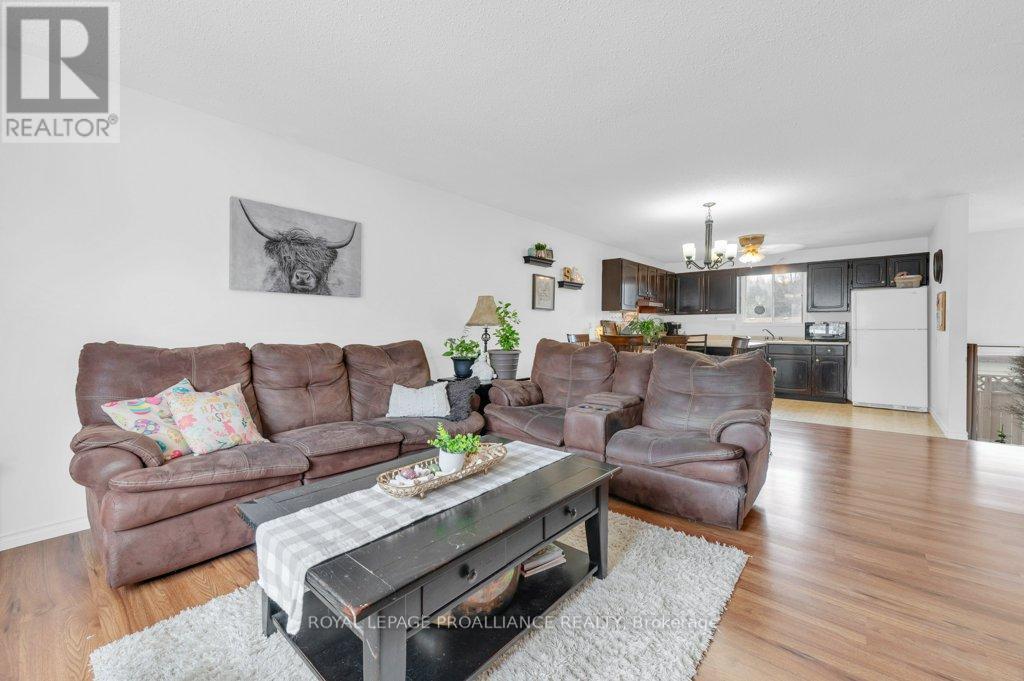 












35 VAN ALSTINE DRIVE

,
Quinte West (Trenton Ward),




Ontario
K8V6K7

