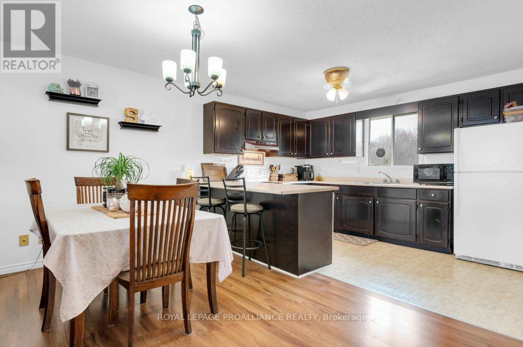 












35 VAN ALSTINE DRIVE

,
Quinte West (Trenton Ward),




Ontario
K8V6K7

