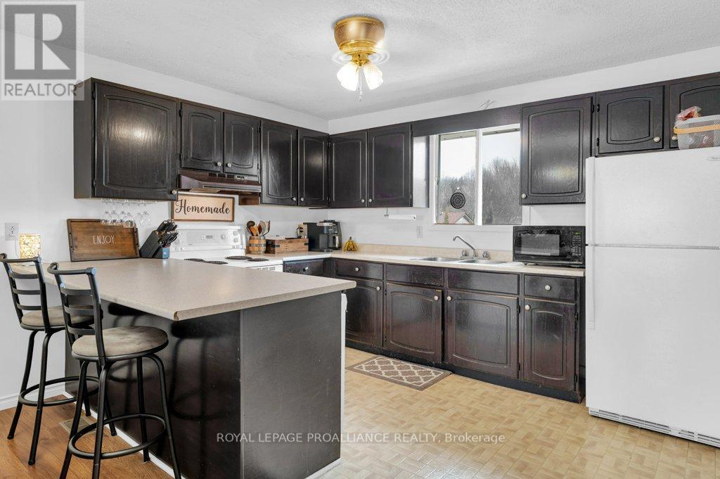 












35 VAN ALSTINE DRIVE

,
Quinte West (Trenton Ward),




Ontario
K8V6K7

