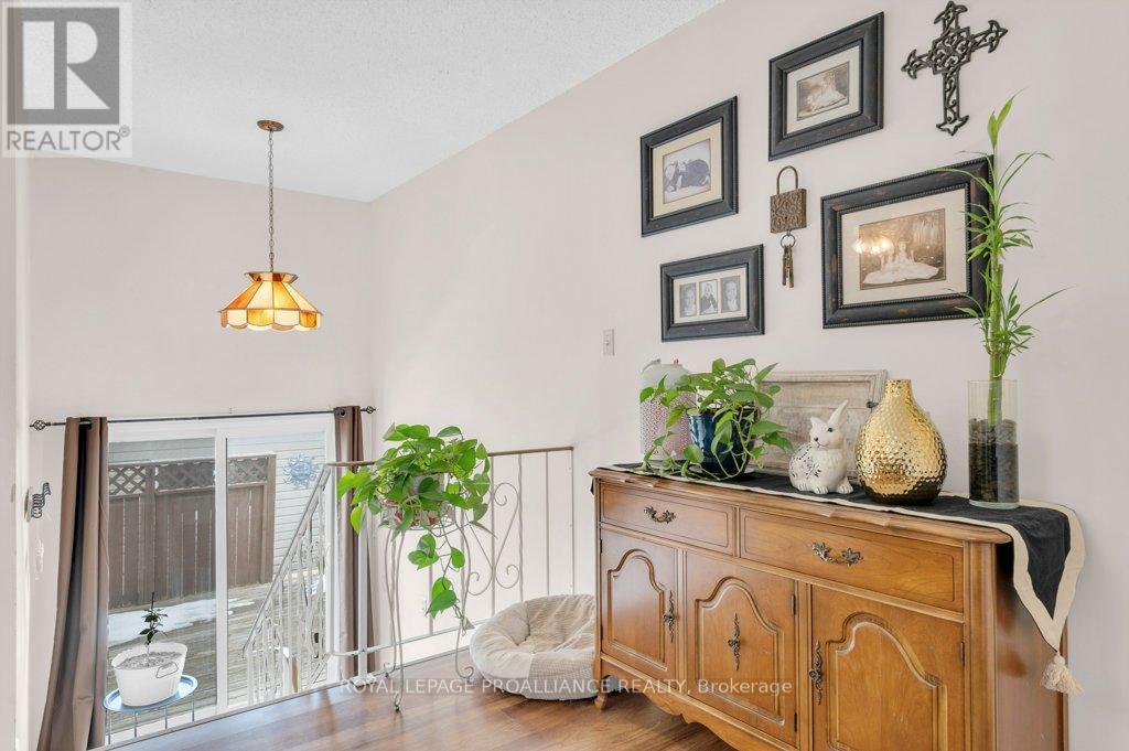 












35 VAN ALSTINE DRIVE

,
Quinte West (Trenton Ward),




Ontario
K8V6K7

