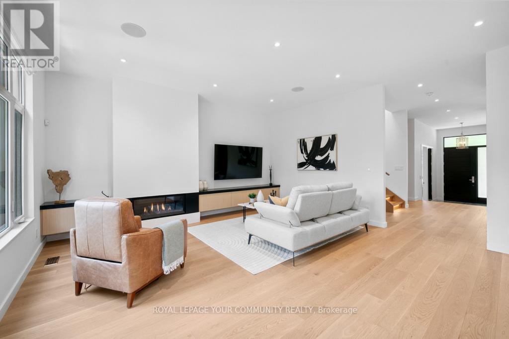 












264 JOICEY BOULEVARD

,
Toronto,




Ontario
M5M2V7

