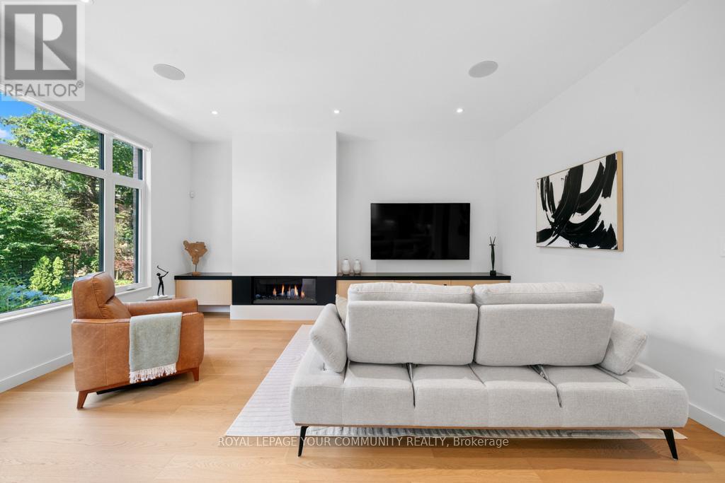 












264 JOICEY BOULEVARD

,
Toronto,




Ontario
M5M2V7

