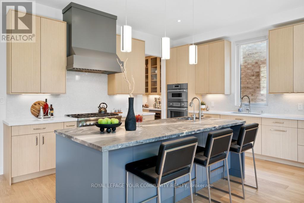 












264 JOICEY BOULEVARD

,
Toronto,




Ontario
M5M2V7

