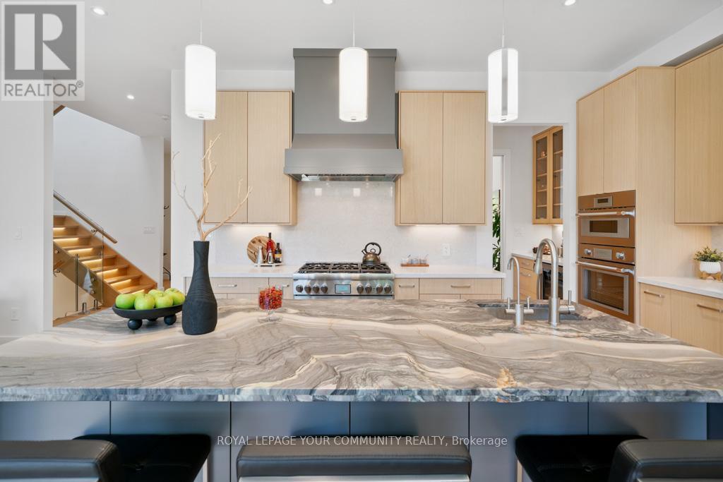 












264 JOICEY BOULEVARD

,
Toronto,




Ontario
M5M2V7

