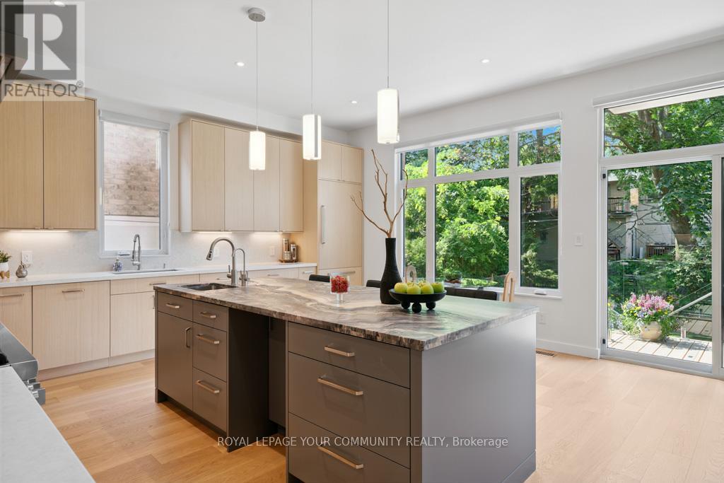 












264 JOICEY BOULEVARD

,
Toronto,




Ontario
M5M2V7

