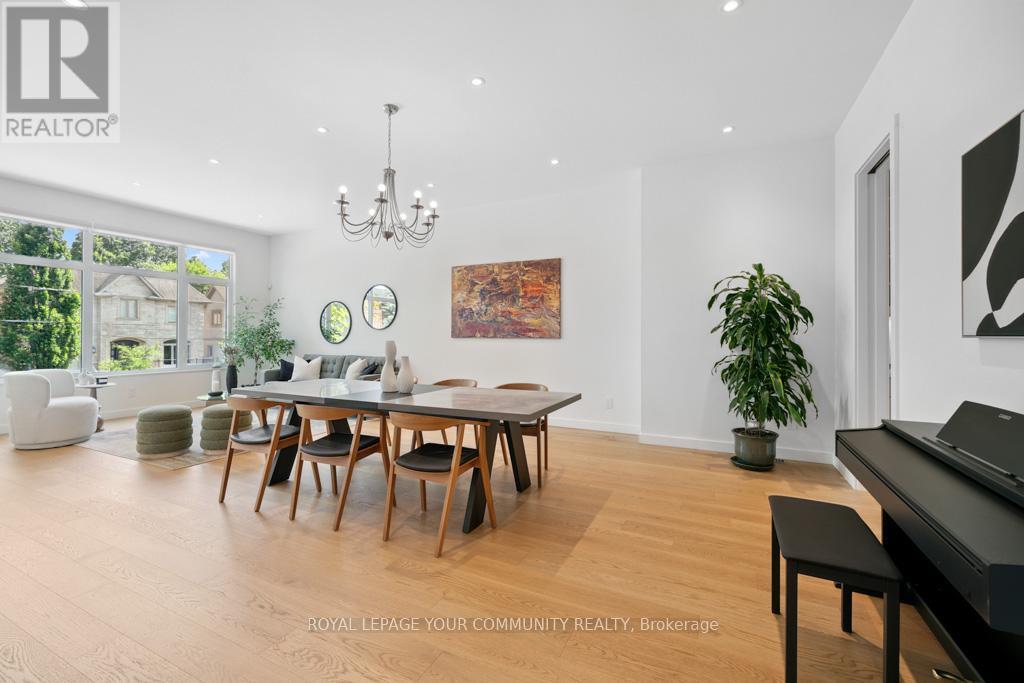 












264 JOICEY BOULEVARD

,
Toronto,




Ontario
M5M2V7

