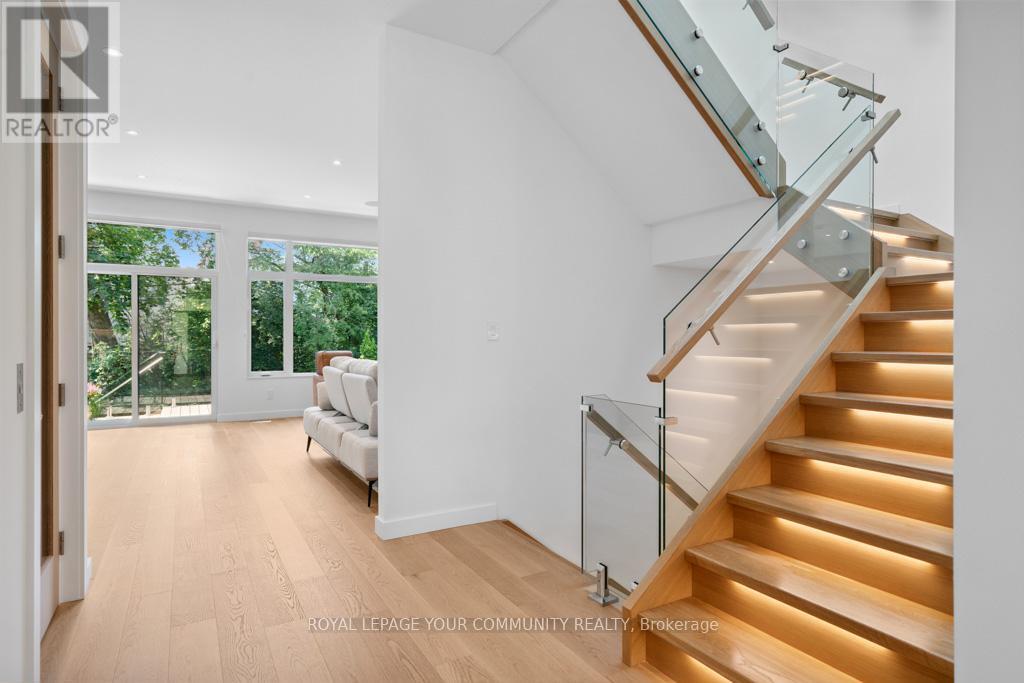 












264 JOICEY BOULEVARD

,
Toronto,




Ontario
M5M2V7

