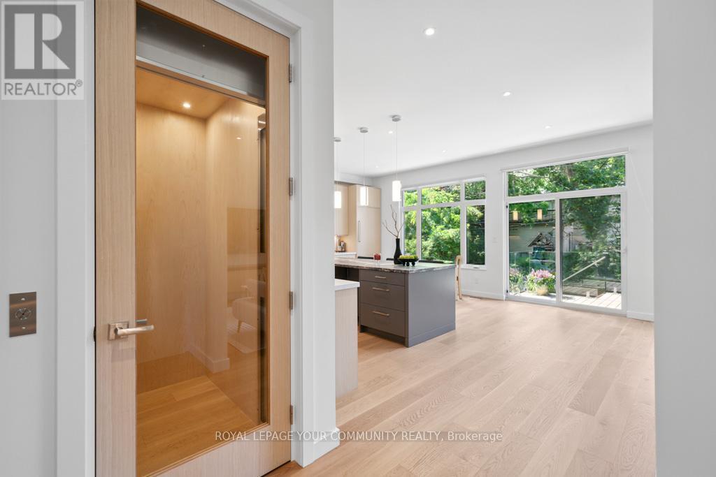 












264 JOICEY BOULEVARD

,
Toronto,




Ontario
M5M2V7

