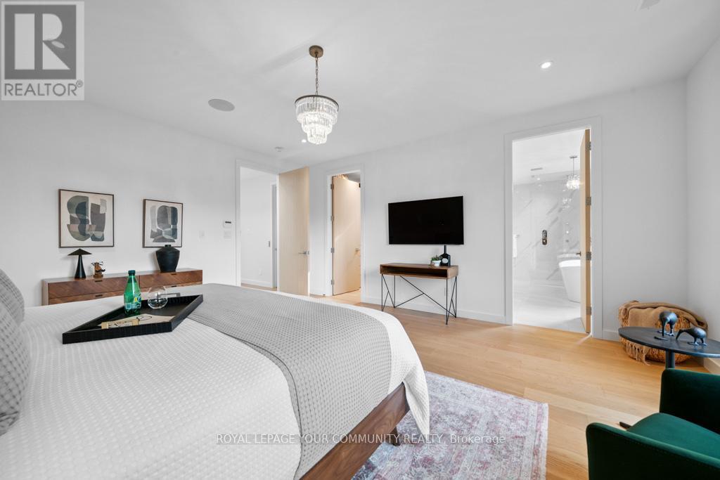 












264 JOICEY BOULEVARD

,
Toronto,




Ontario
M5M2V7

