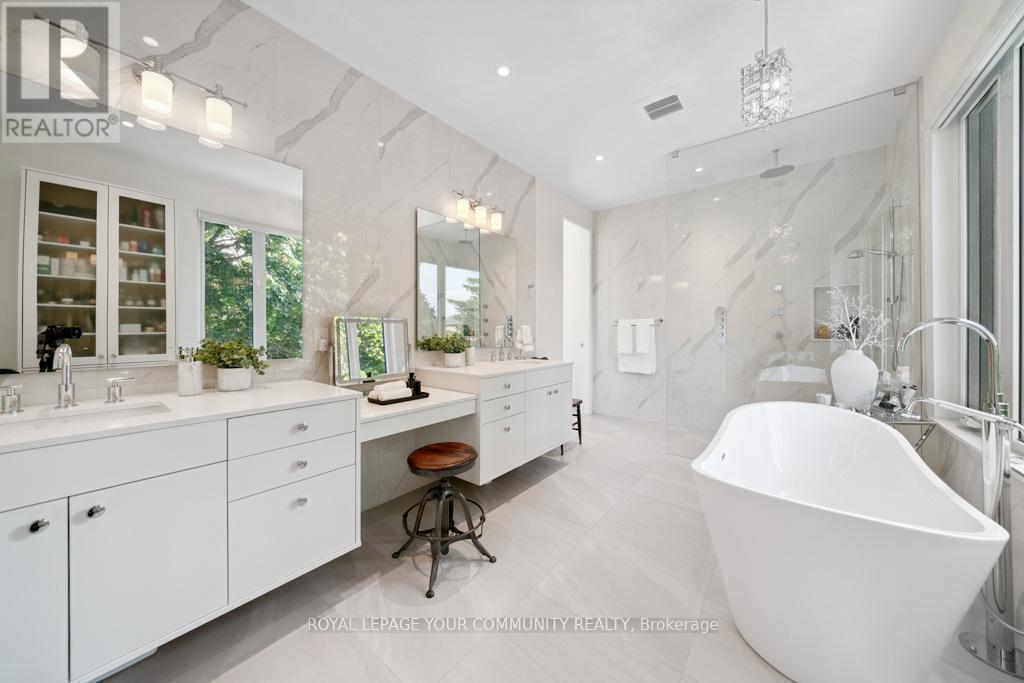 












264 JOICEY BOULEVARD

,
Toronto,




Ontario
M5M2V7

