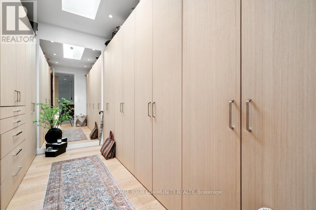 












264 JOICEY BOULEVARD

,
Toronto,




Ontario
M5M2V7

