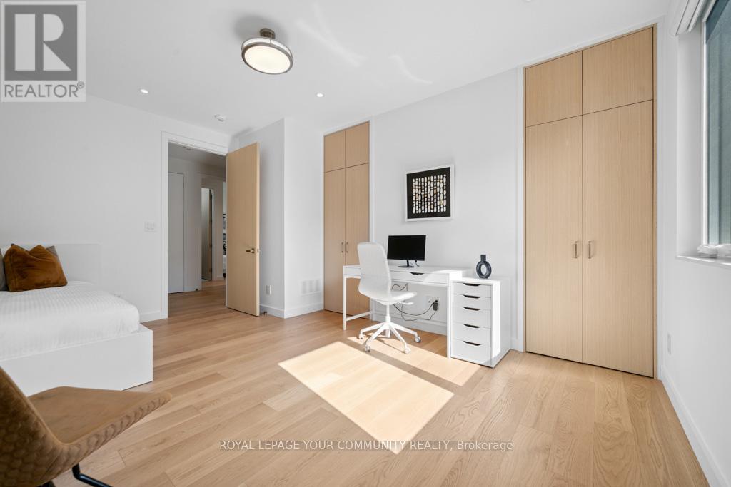 












264 JOICEY BOULEVARD

,
Toronto,




Ontario
M5M2V7

