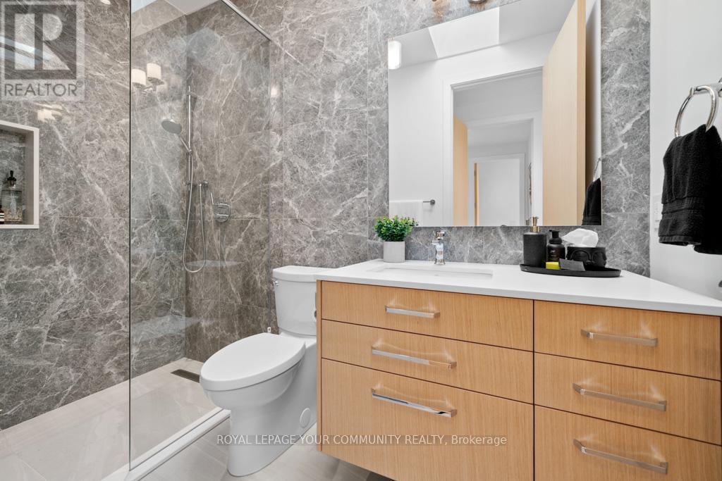 












264 JOICEY BOULEVARD

,
Toronto,




Ontario
M5M2V7

