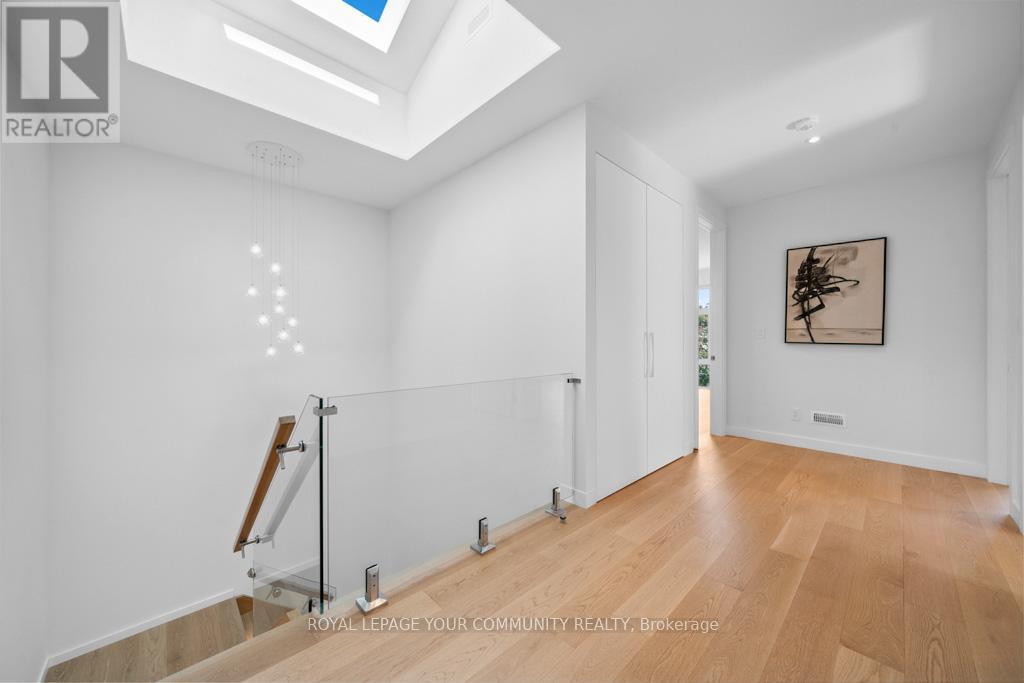 












264 JOICEY BOULEVARD

,
Toronto,




Ontario
M5M2V7

