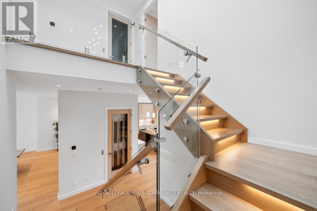 












264 JOICEY BOULEVARD

,
Toronto,




Ontario
M5M2V7

