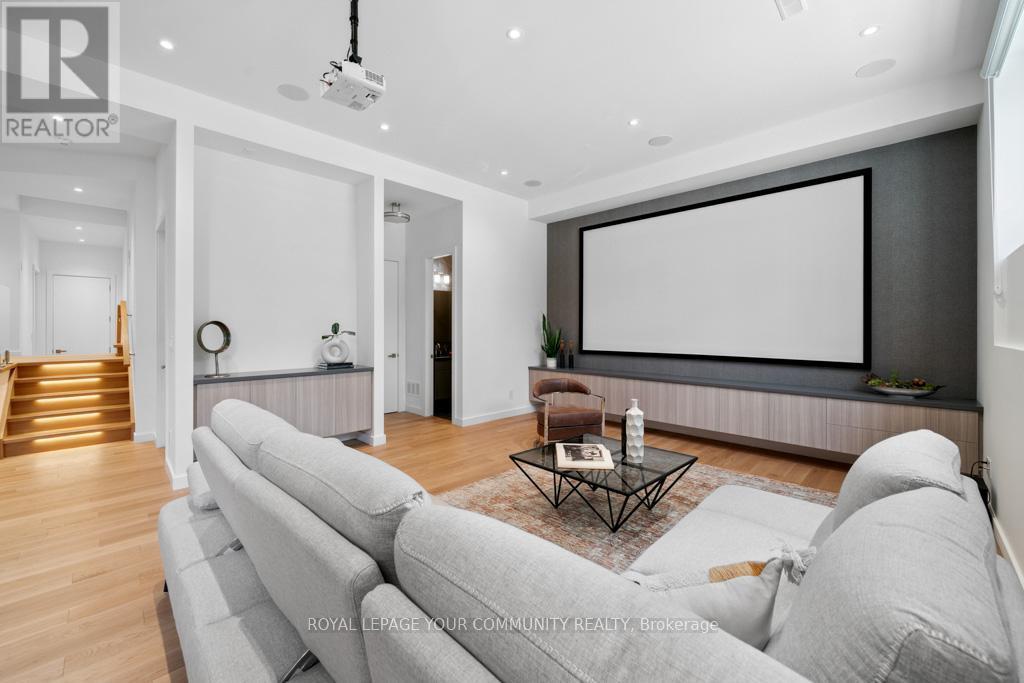 












264 JOICEY BOULEVARD

,
Toronto,




Ontario
M5M2V7

