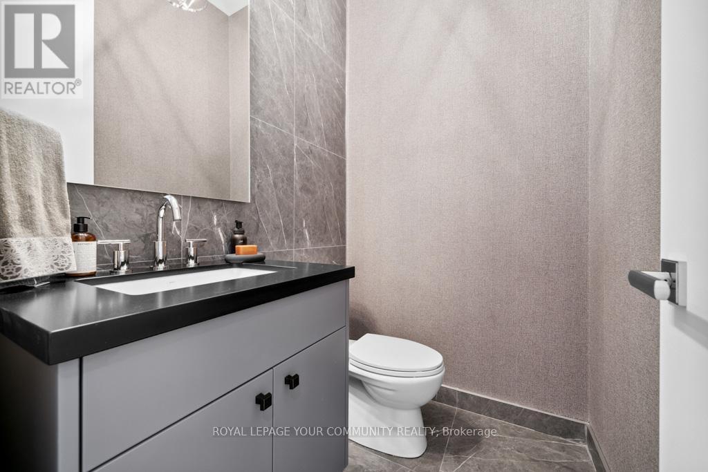 












264 JOICEY BOULEVARD

,
Toronto,




Ontario
M5M2V7

