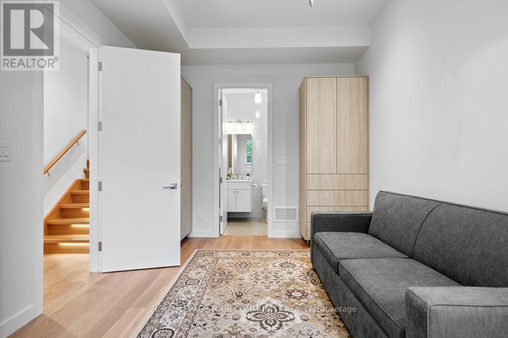 












264 JOICEY BOULEVARD

,
Toronto,




Ontario
M5M2V7

