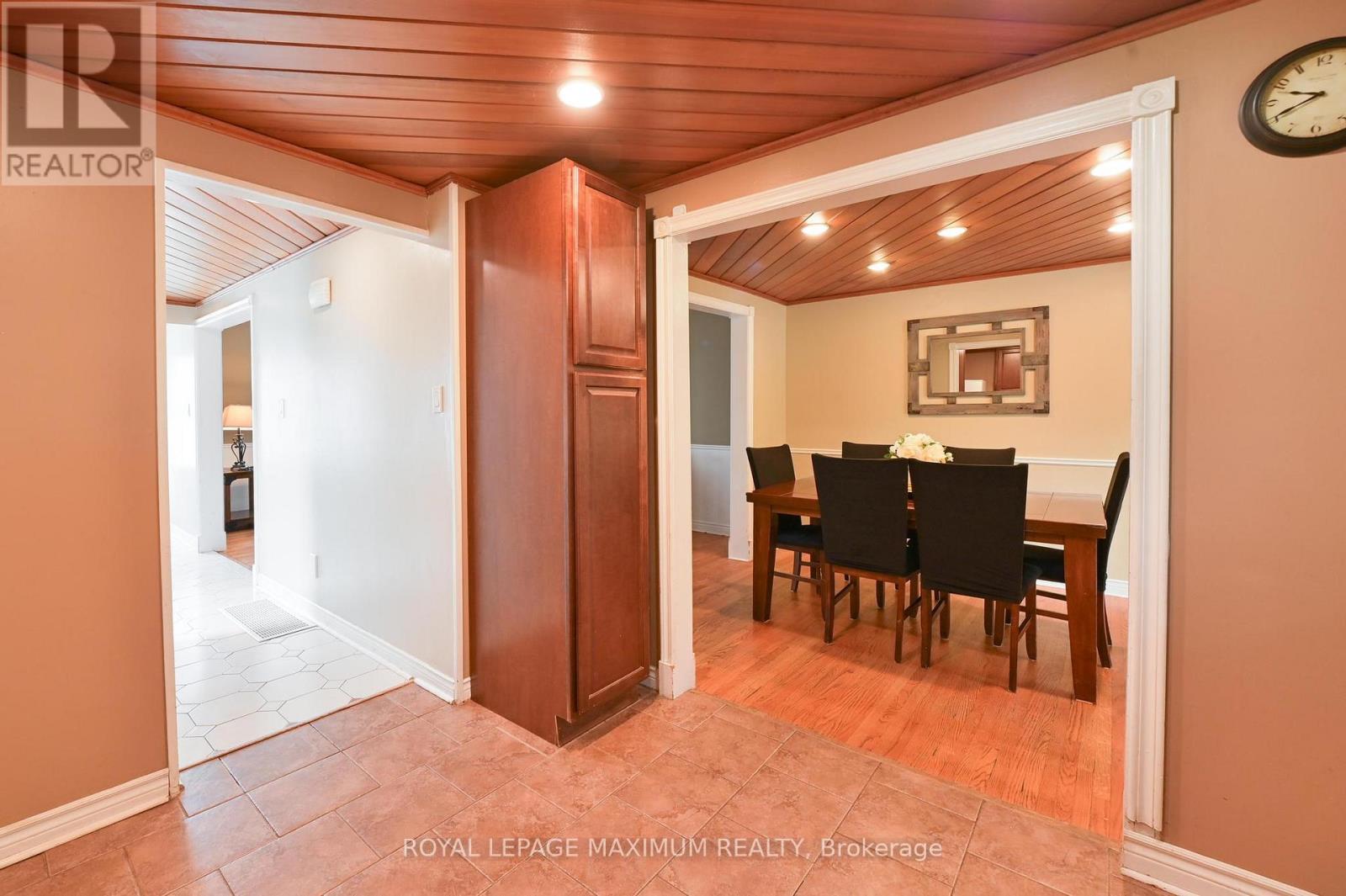 












64 GLENMORE CRESCENT

,
Brampton,




Ontario
L6S1H8

