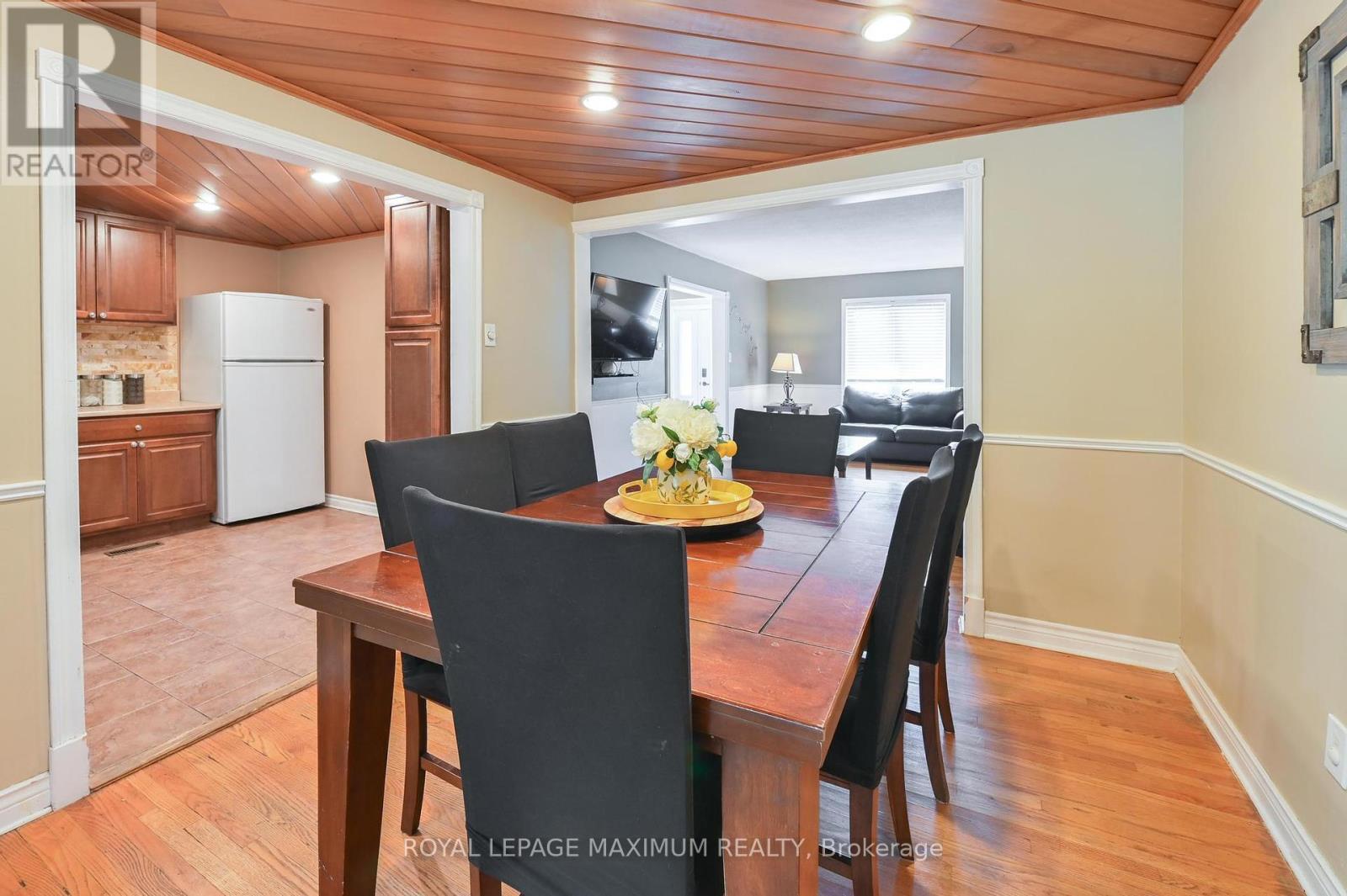 












64 GLENMORE CRESCENT

,
Brampton,




Ontario
L6S1H8


