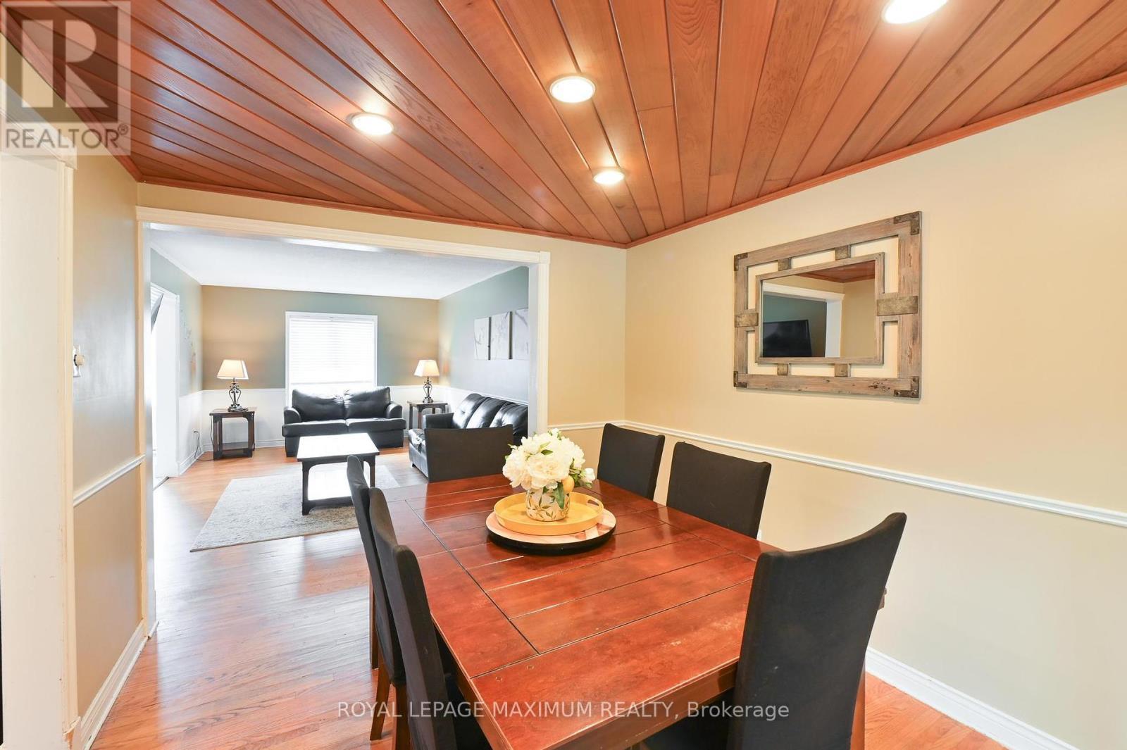 












64 GLENMORE CRESCENT

,
Brampton,




Ontario
L6S1H8

