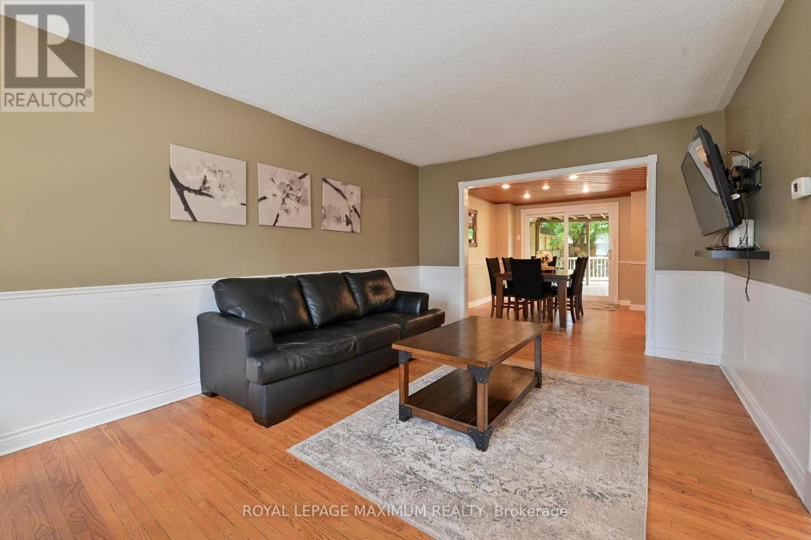 












64 GLENMORE CRESCENT

,
Brampton,




Ontario
L6S1H8

