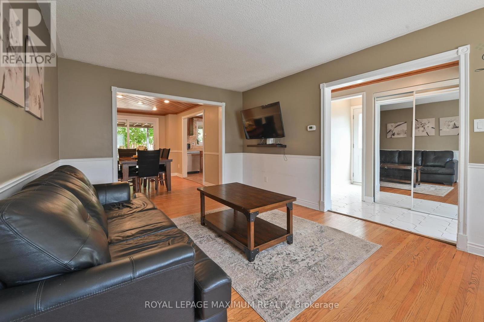 












64 GLENMORE CRESCENT

,
Brampton,




Ontario
L6S1H8

