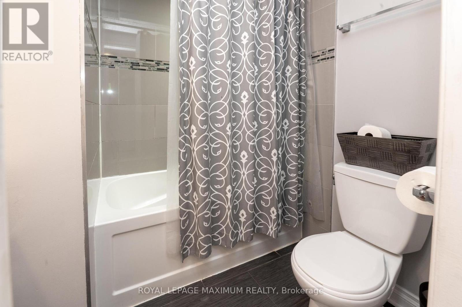 












64 GLENMORE CRESCENT

,
Brampton,




Ontario
L6S1H8

