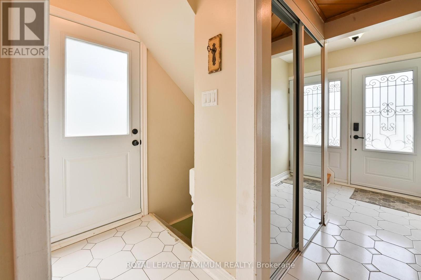 












64 GLENMORE CRESCENT

,
Brampton,




Ontario
L6S1H8

