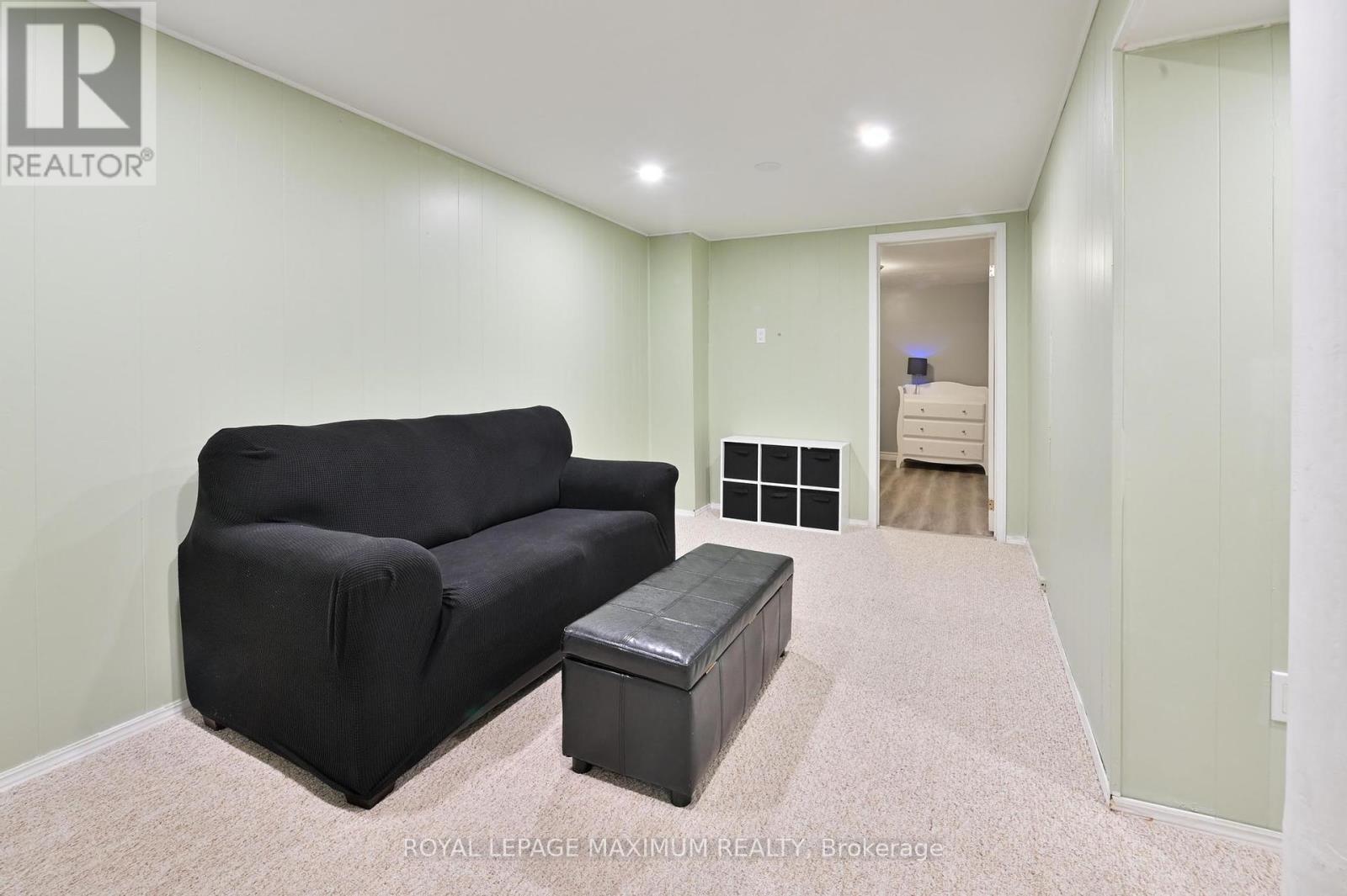 












64 GLENMORE CRESCENT

,
Brampton,




Ontario
L6S1H8

