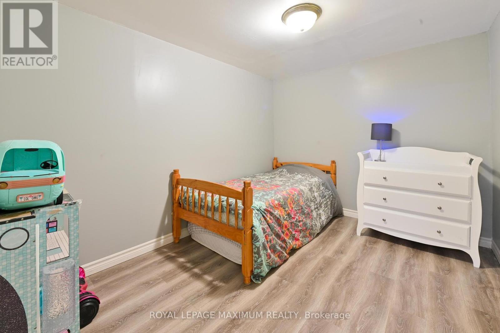 












64 GLENMORE CRESCENT

,
Brampton,




Ontario
L6S1H8

