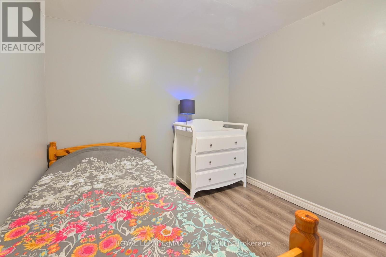 












64 GLENMORE CRESCENT

,
Brampton,




Ontario
L6S1H8

