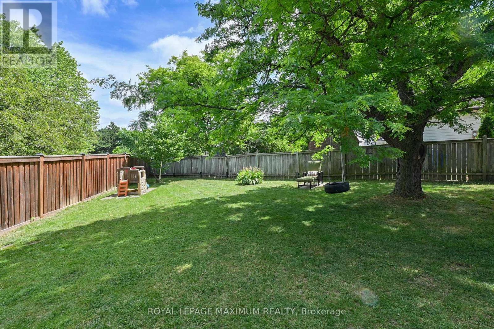 












64 GLENMORE CRESCENT

,
Brampton,




Ontario
L6S1H8

