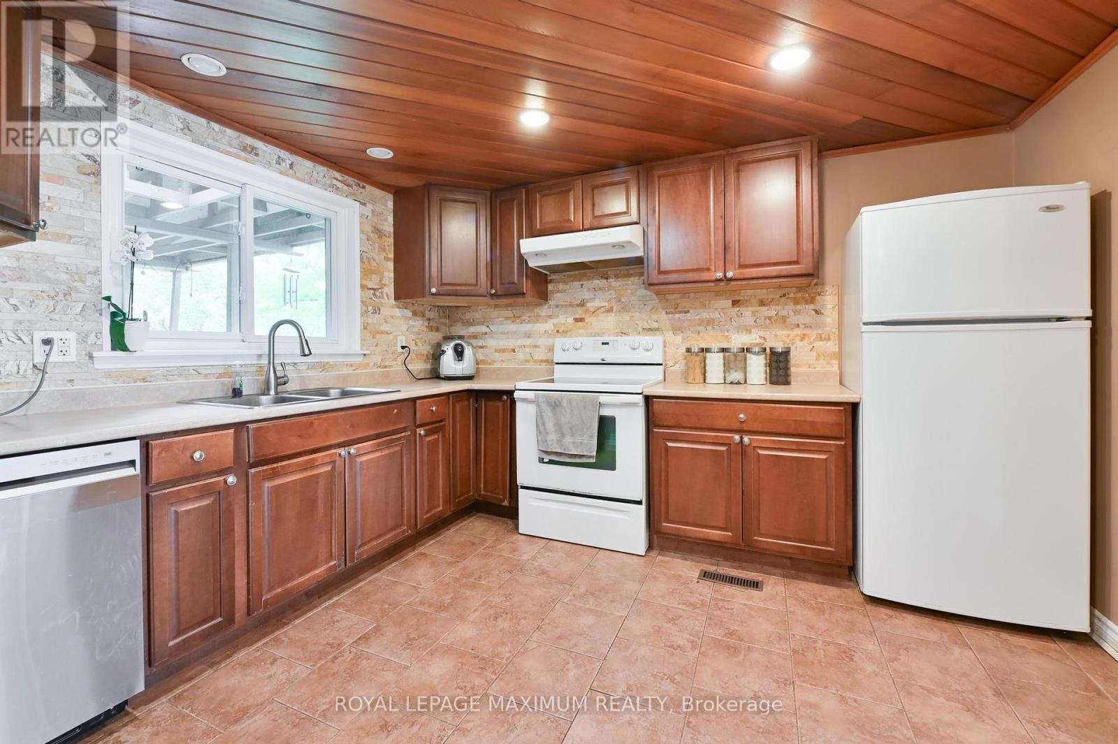 












64 GLENMORE CRESCENT

,
Brampton,




Ontario
L6S1H8

