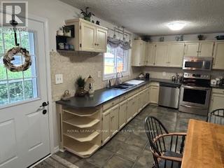 












654 MYSTIC CRESCENT

,
Selwyn,




Ontario
K0L1T0

