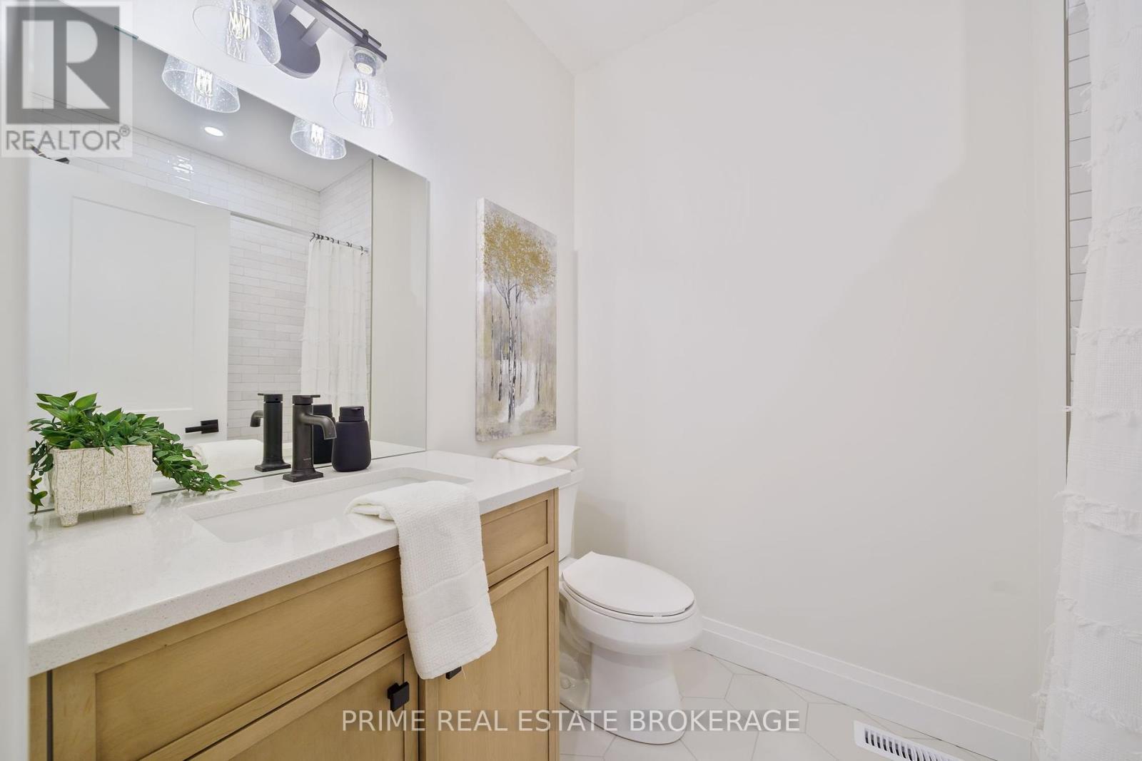 












4 - 62 COMPASS TRAIL

,
Central Elgin,







Ontario
N5L0B4

