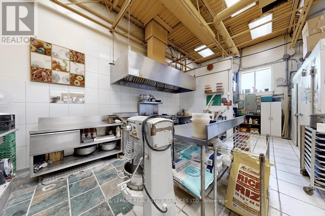 












1026 SPEERS ROAD

,
Oakville,




Ontario
L6L2X4

