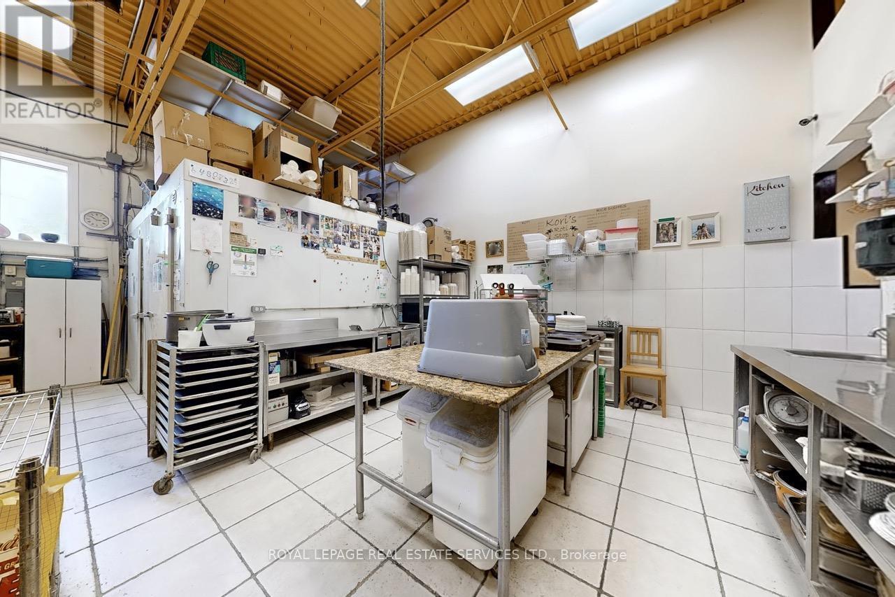 












1026 SPEERS ROAD

,
Oakville,




Ontario
L6L2X4


