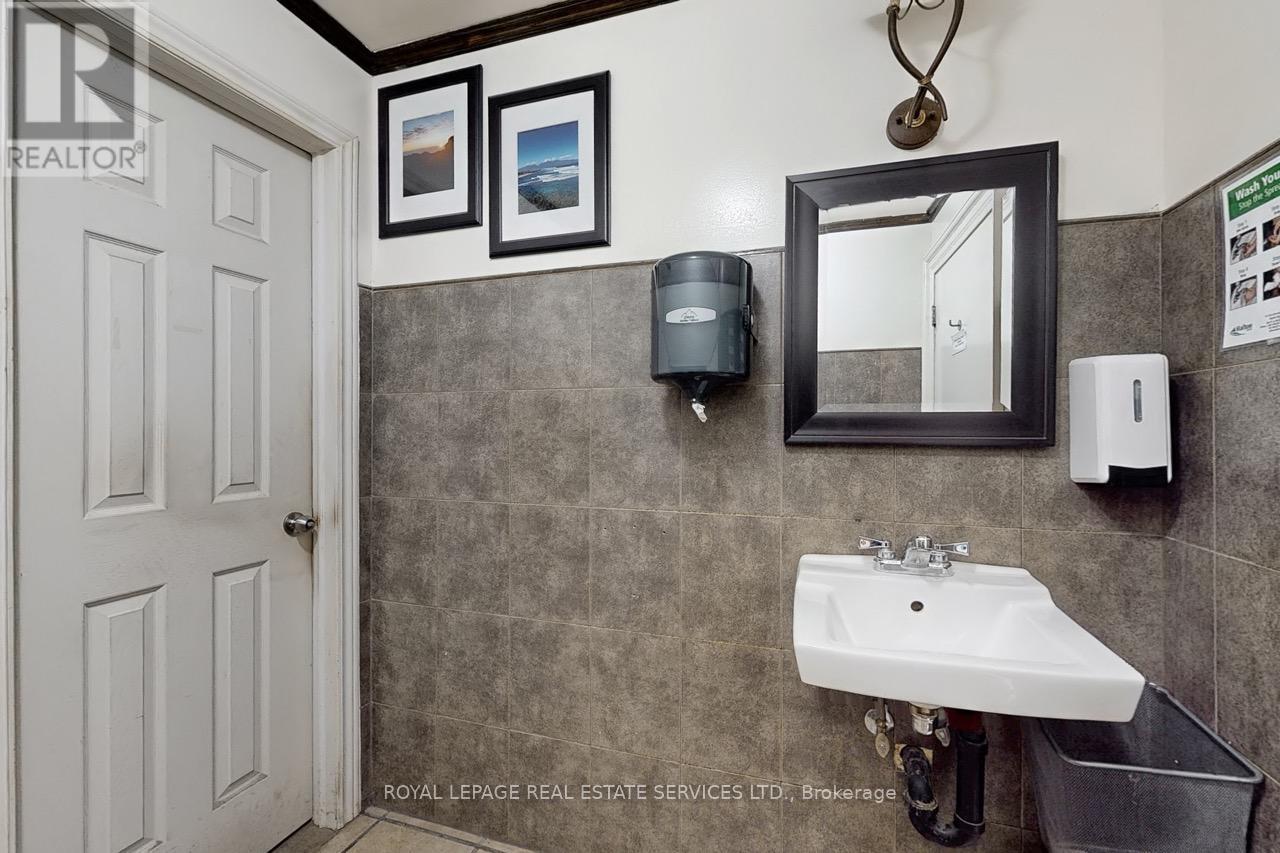 












1026 SPEERS ROAD

,
Oakville,




Ontario
L6L2X4

