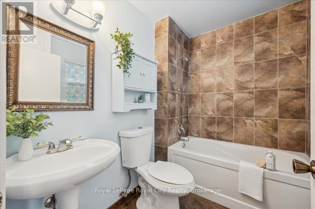












127 MEMORIAL CRESCENT

,
Guelph (Junction/Onward Willow),




Ontario
N1H6C2

