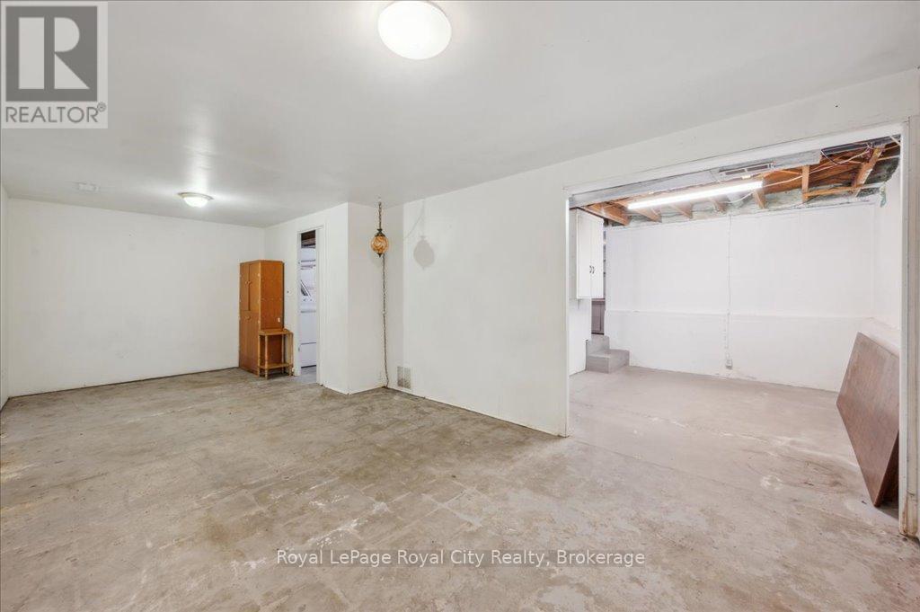 












127 MEMORIAL CRESCENT

,
Guelph (Junction/Onward Willow),




Ontario
N1H6C2

