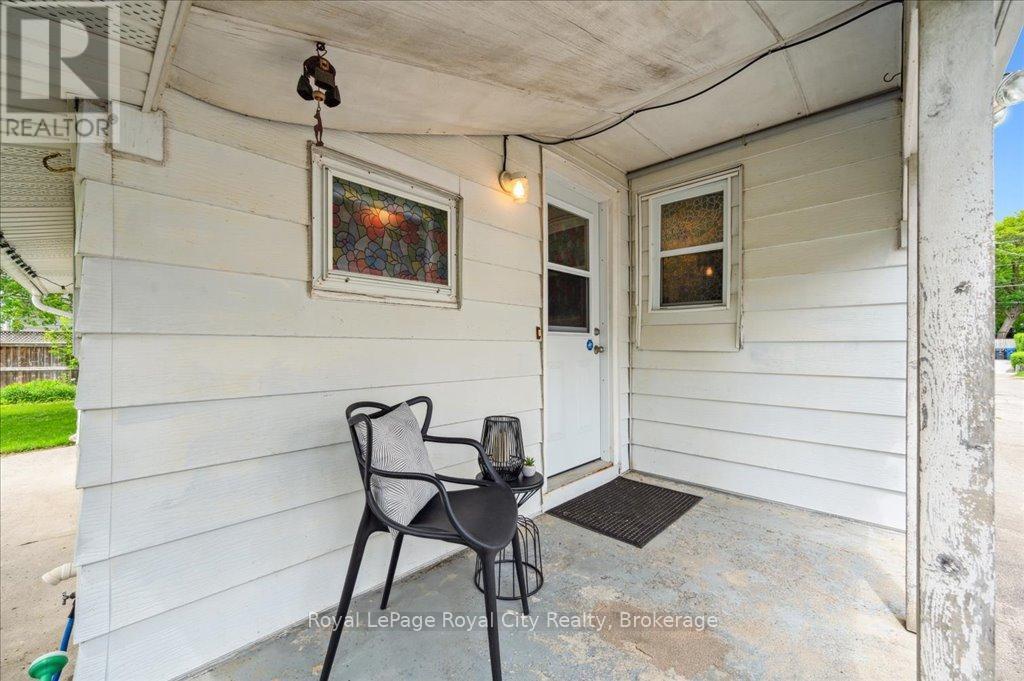 












127 MEMORIAL CRESCENT

,
Guelph (Junction/Onward Willow),




Ontario
N1H6C2

