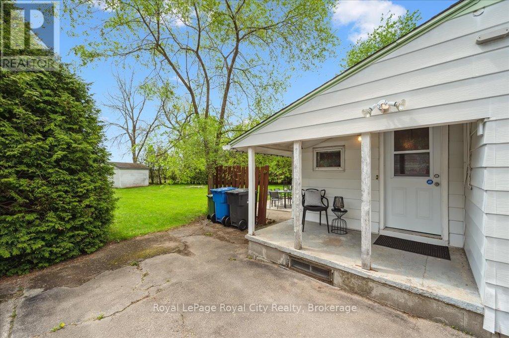 












127 MEMORIAL CRESCENT

,
Guelph (Junction/Onward Willow),




Ontario
N1H6C2

