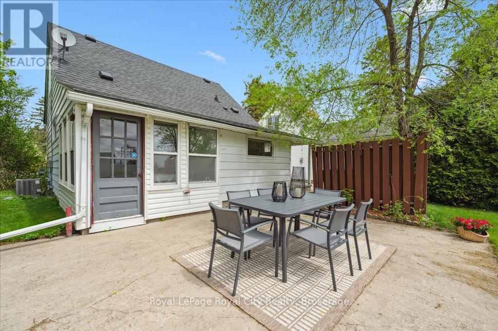 












127 MEMORIAL CRESCENT

,
Guelph (Junction/Onward Willow),




Ontario
N1H6C2

