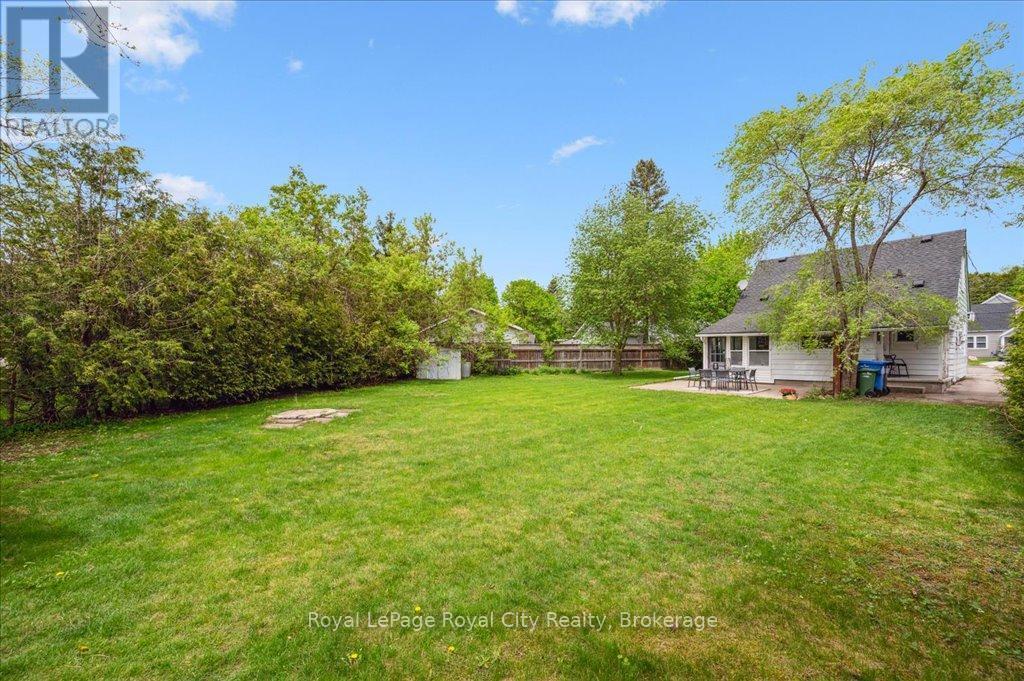 












127 MEMORIAL CRESCENT

,
Guelph (Junction/Onward Willow),




Ontario
N1H6C2

