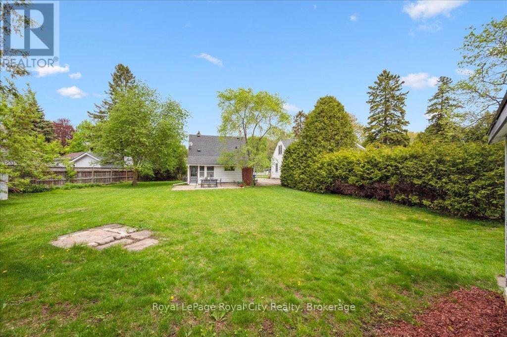 












127 MEMORIAL CRESCENT

,
Guelph (Junction/Onward Willow),




Ontario
N1H6C2

