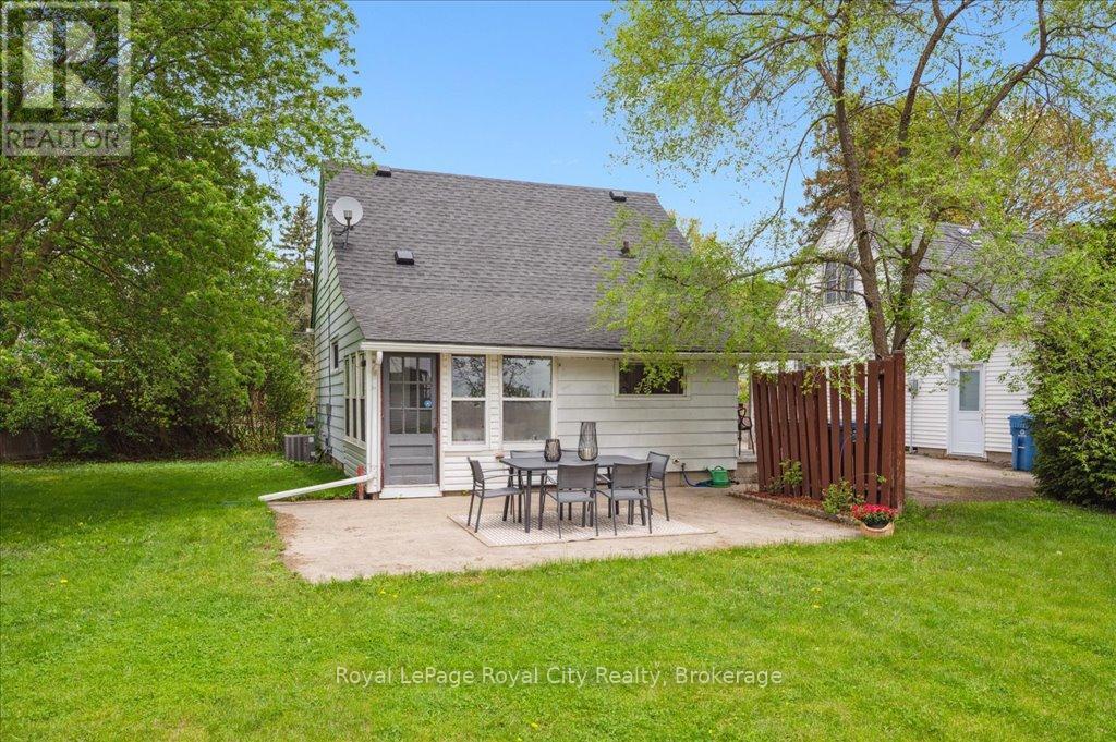 












127 MEMORIAL CRESCENT

,
Guelph (Junction/Onward Willow),




Ontario
N1H6C2

