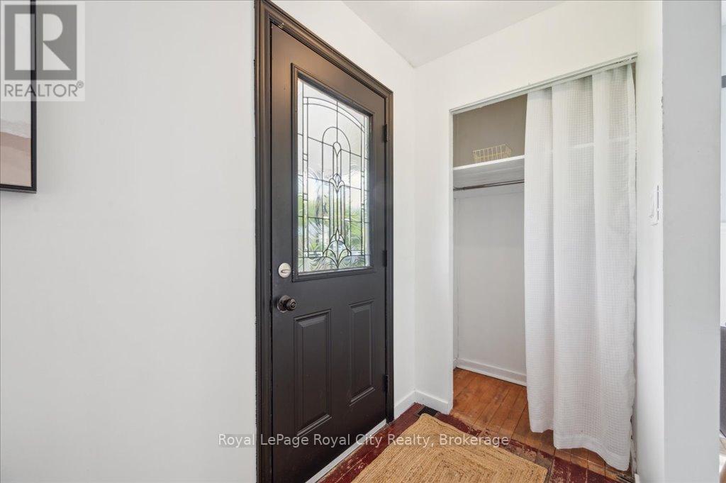 












127 MEMORIAL CRESCENT

,
Guelph (Junction/Onward Willow),




Ontario
N1H6C2

